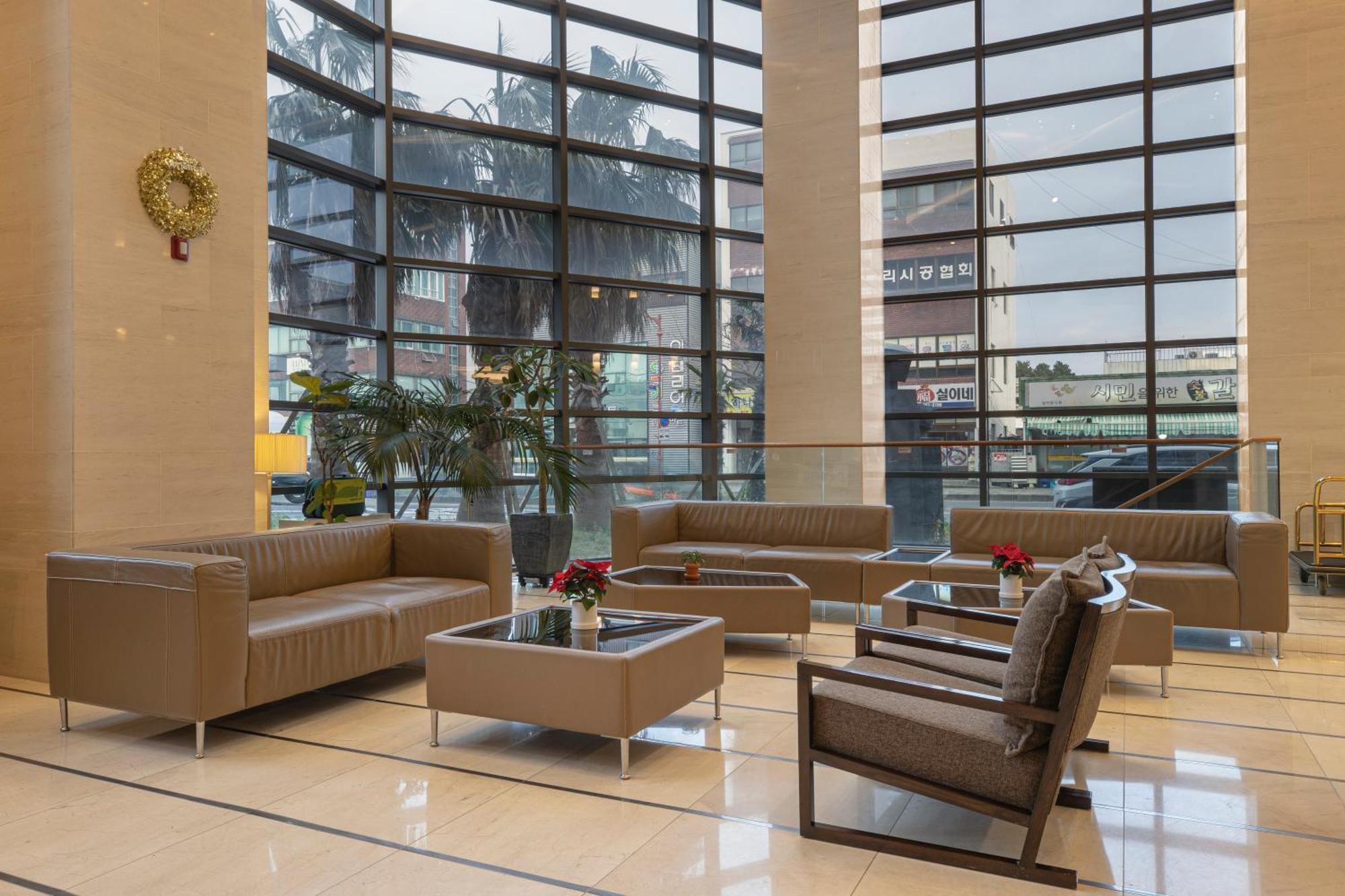 Golden Daisy Hotel Seogwipo Exterior photo